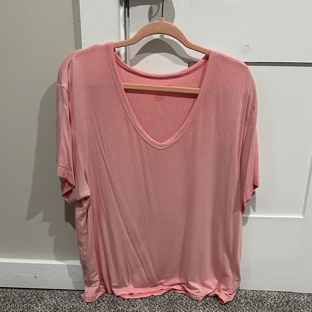 American Eagle Outfitters Soft Pink V-Neck Tee